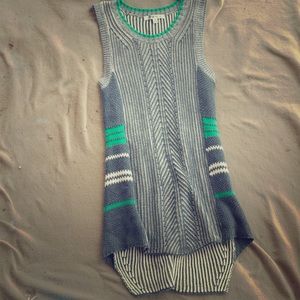 Women’s CAbi top size small